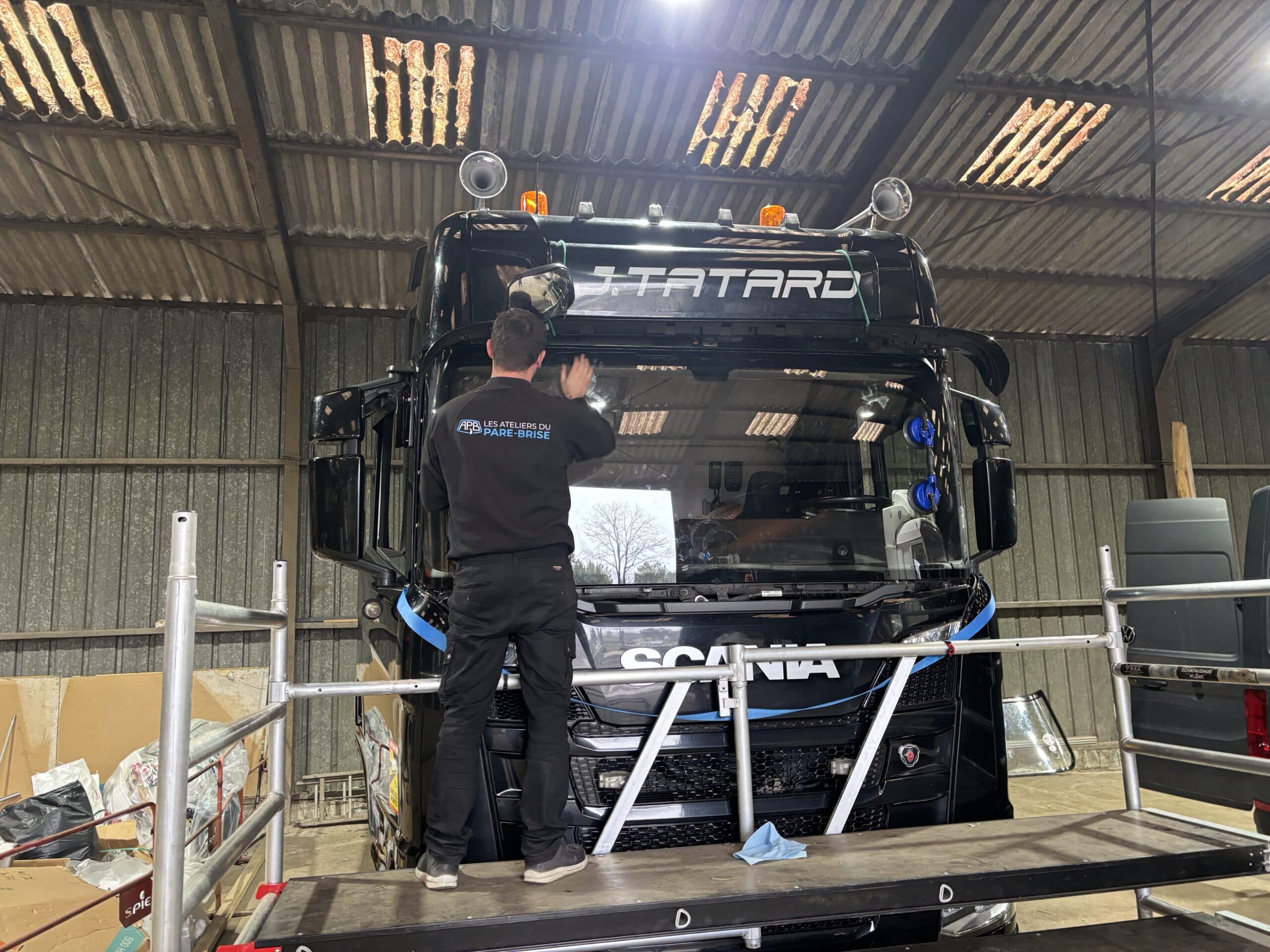 Photo remplacement de pare-brise poids lourds SCANIA